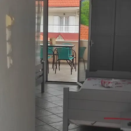 Apartment Silvia 2 *